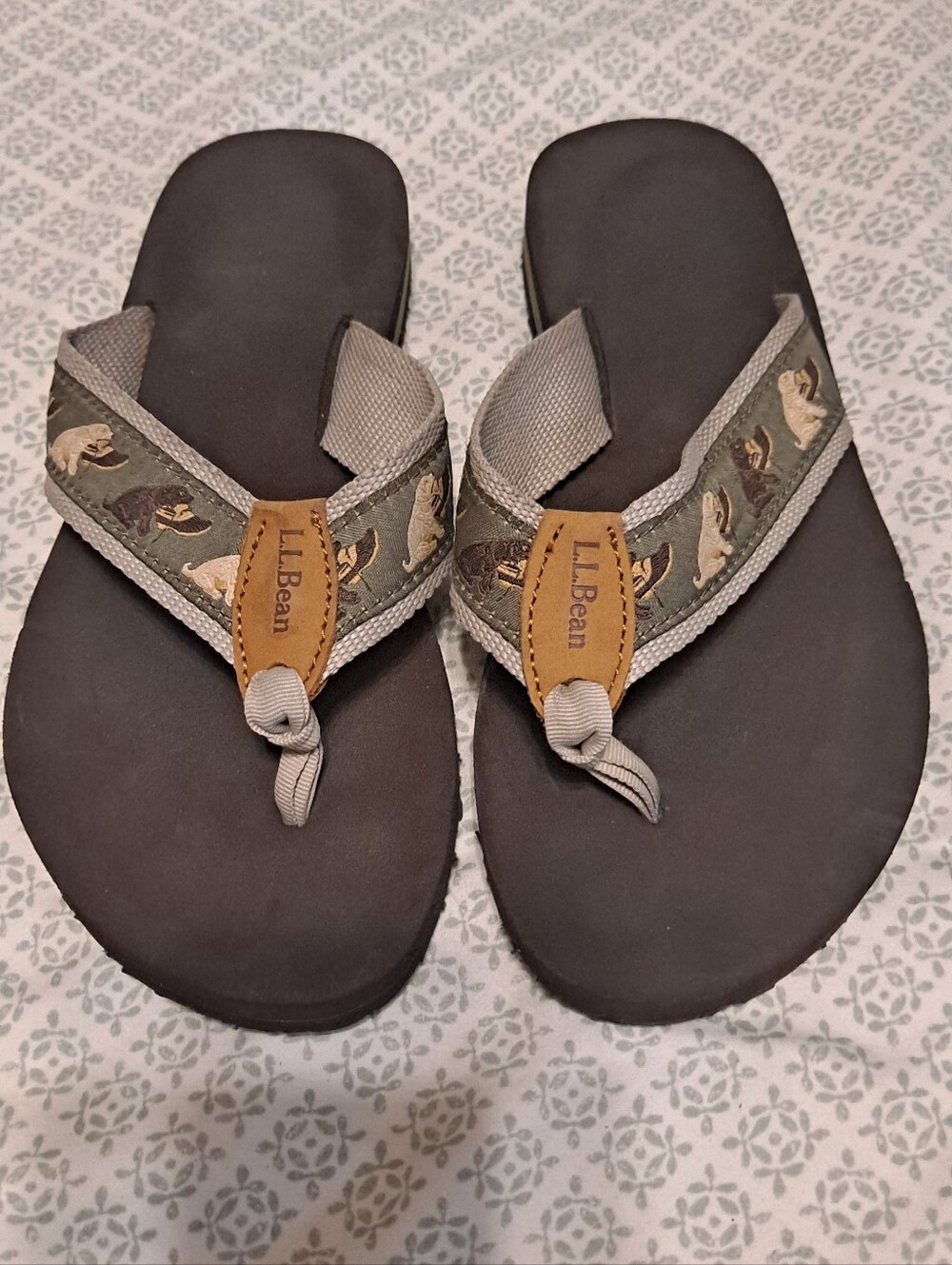 LL Bean Womens 6M Flip Flops Dog With Shoe